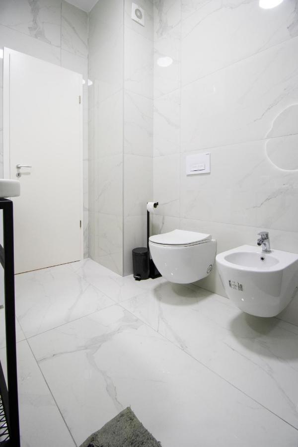 Bed and Breakfast Luxury Rooftop 23 Tirana Zewnętrze zdjęcie